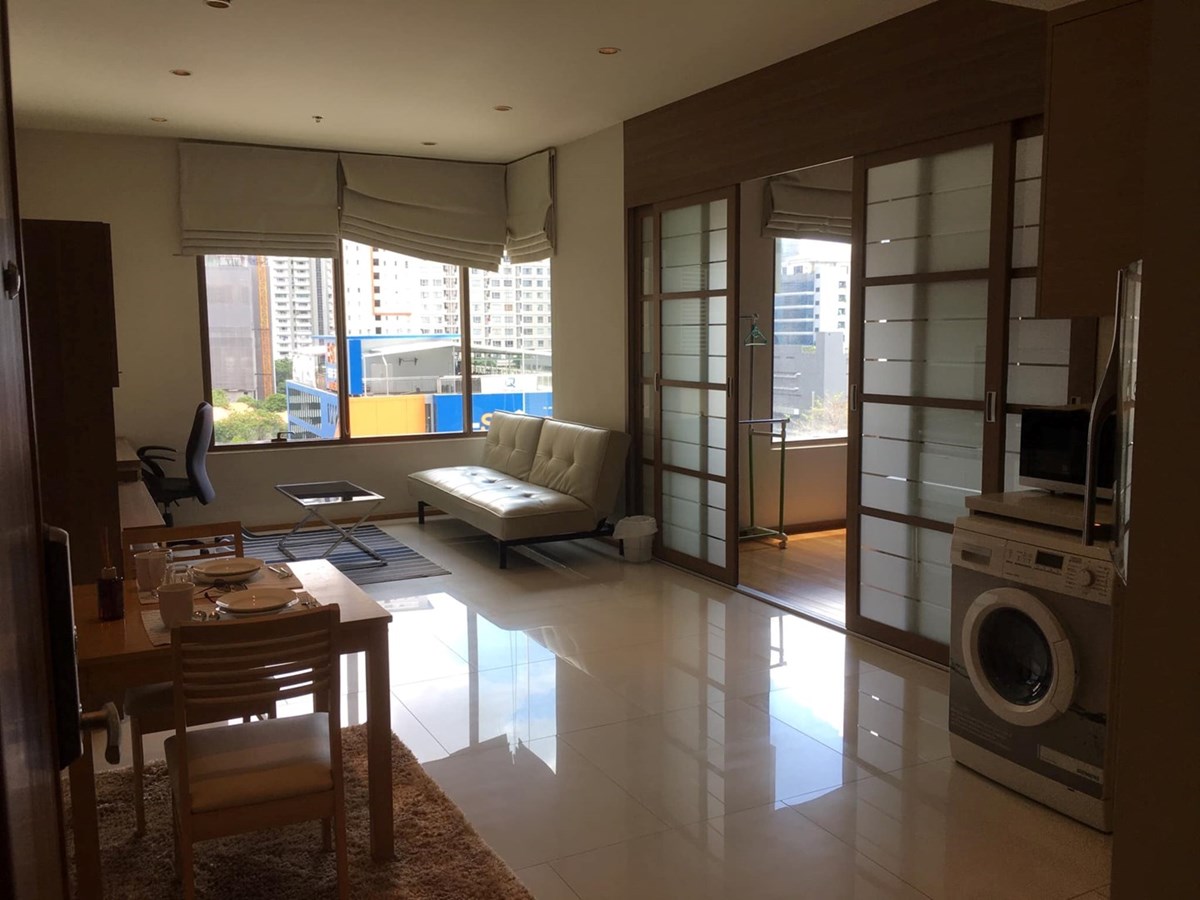 The Emporio Place 1 bedroom condo for sale with tenant - คอนโด - Khlong Tan - Phrom Phong