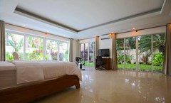 bedroom4