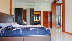 masterbed1