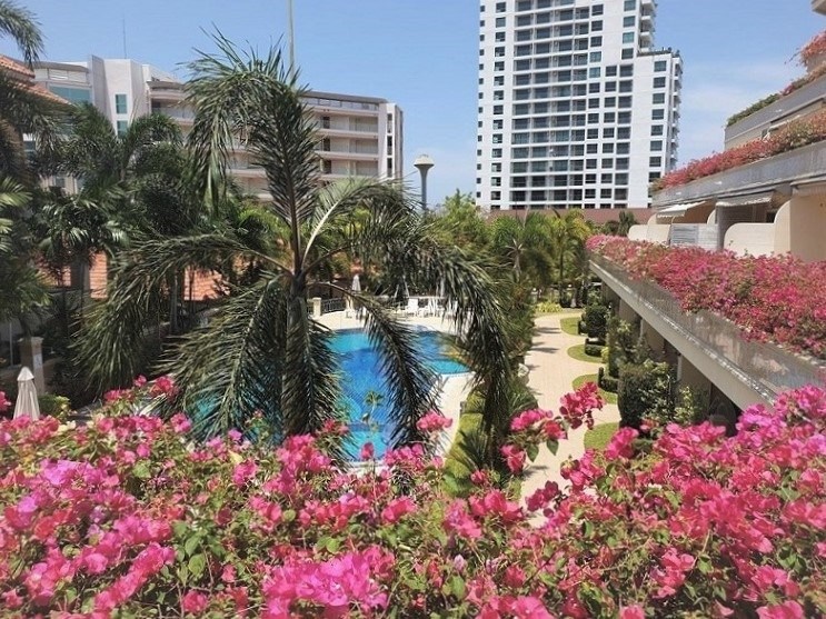 2 Bedroom Pool View Condominium - คอนโด -  - 