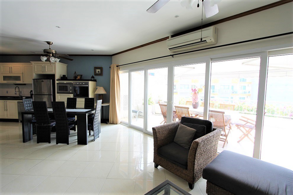 3 Bedroom Condo with Large Terrace and Partial Sea View. - คอนโด -  - 