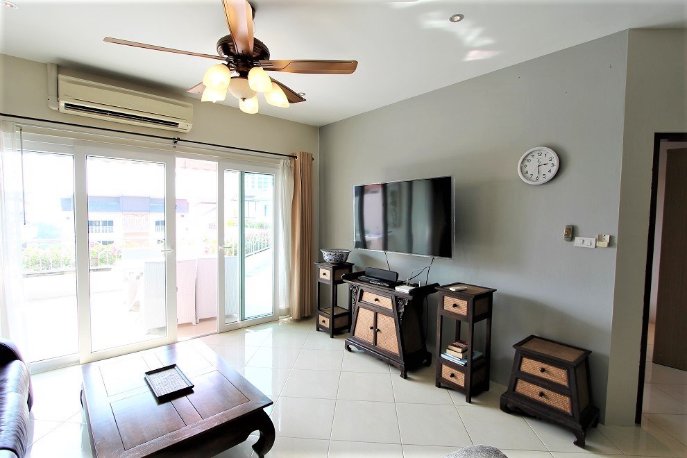 1 Bedroom Condo with Large Balcony, Partial Sea View. - คอนโด -  - 