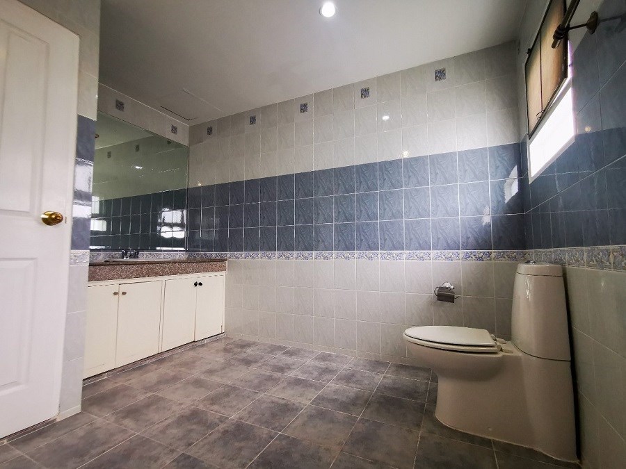 bathroom bathroom