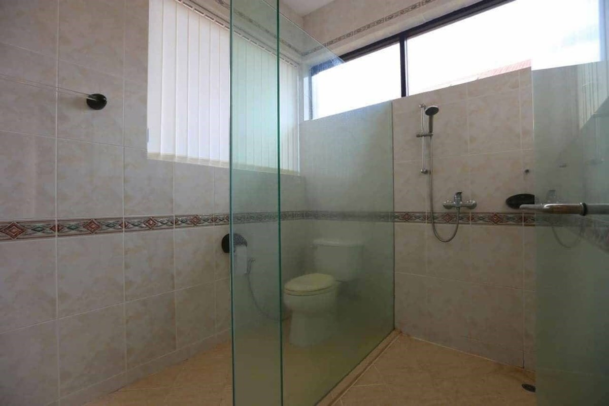 bathroom bathroom
