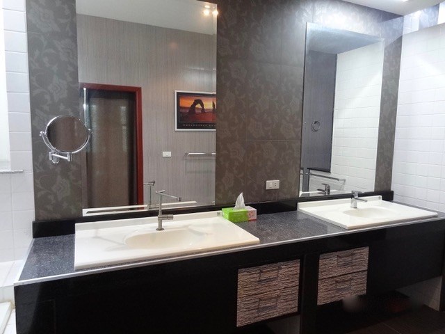 bathroom bathroom