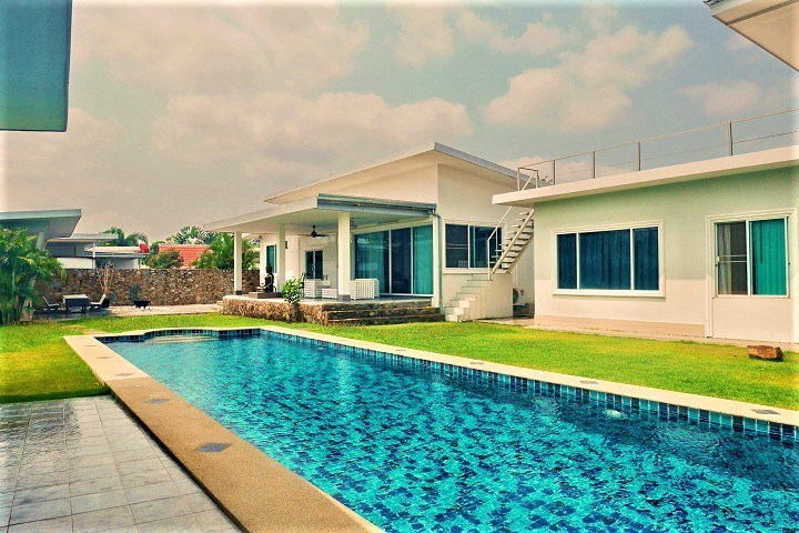 poolmainhouse