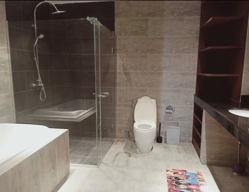 bathroom bathroom
